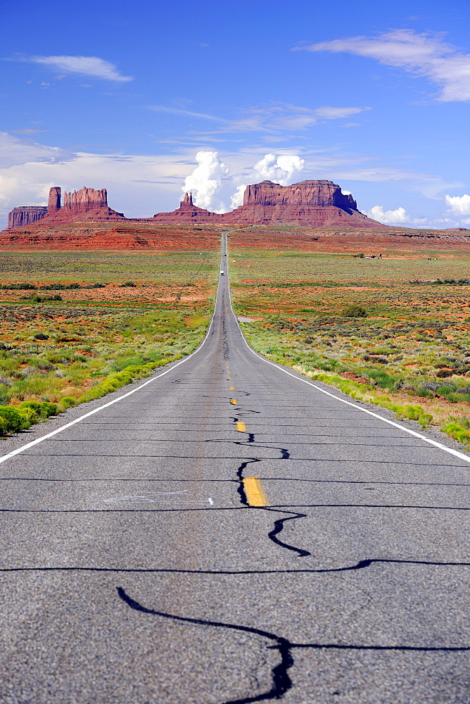 View of Monument Valley from highway 163, northern Utah, USA, America