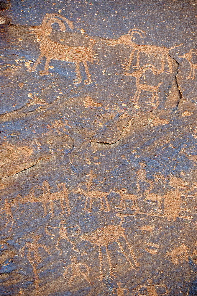 Ca. 3000 year old rock paintings by Native American Indians, Sand Island, near Bluff, Northern Utah, USA, North America