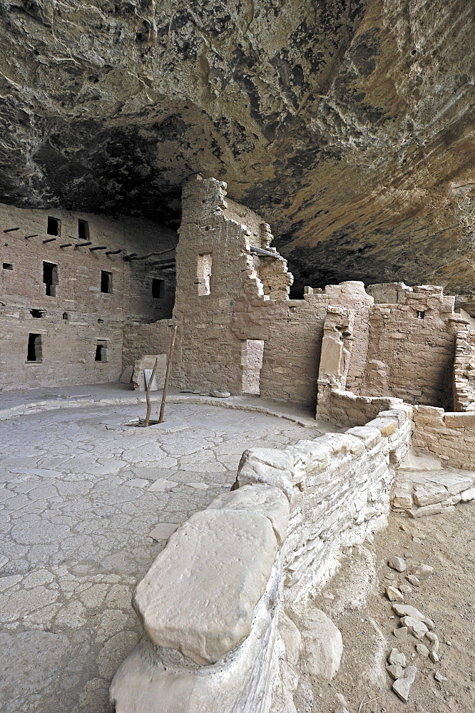 Spruce Tree House, a cliff dwelling of the Native American Indians, about 800 years old, Mesa Verde National Park, UNESCO World Heritage Site, Colorado, USA, North America