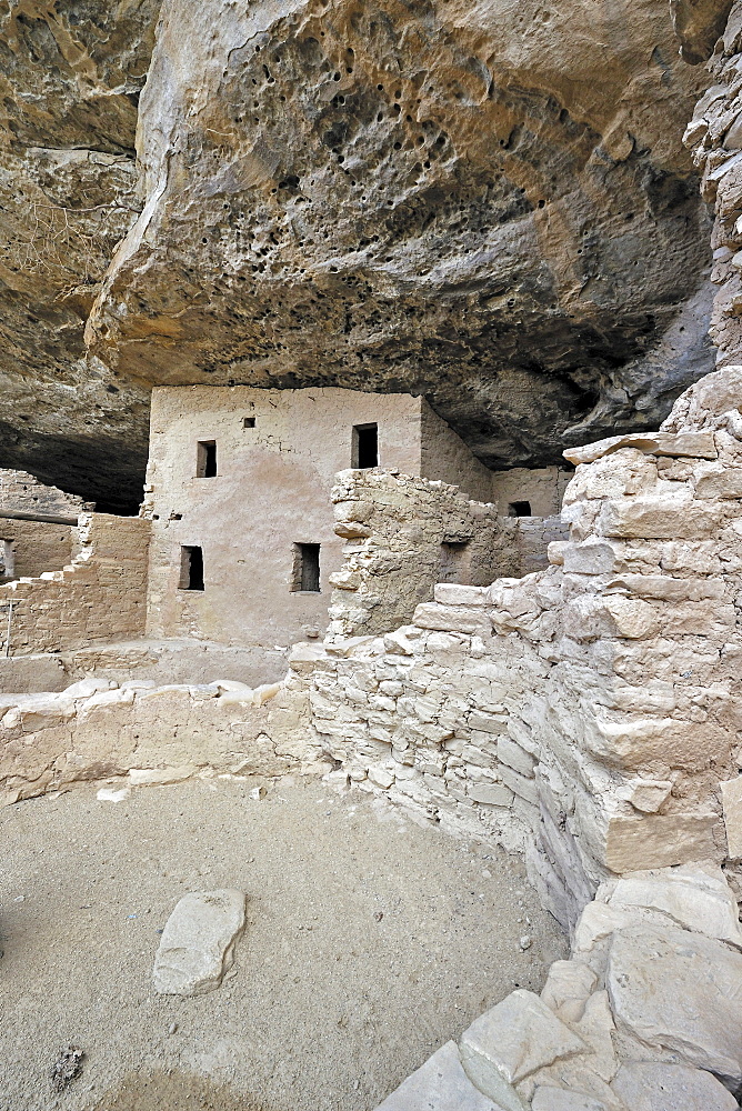 Spruce Tree House, a cliff dwelling of the Native American Indians, about 800 years old, Mesa Verde National Park, UNESCO World Heritage Site, Colorado, USA, North America