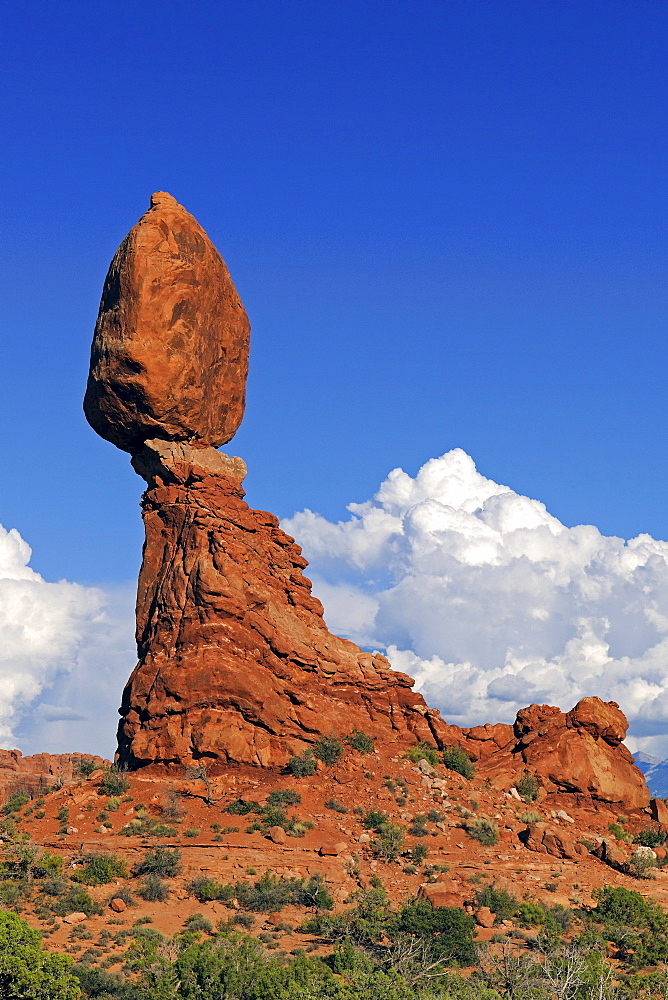 Balanced Rock, Arches National Park, Utah, Southwest, USA