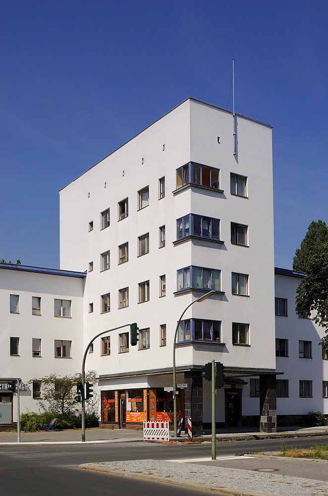 Weisse Stadt, White City, built in 1929-31 by Bruno Ahrends, Wilhelm Buening and Otto Rudolf Salvisberg, green settlement by Ludwig Lesser, Berlin Modernist Housing Estates, UNESCO World Heritage Site, Aroser Allee, Gotthardstrasse, Reinickendorf, Berlin,