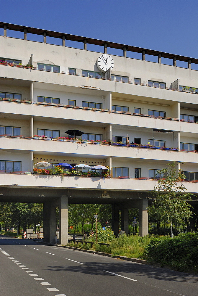 Weisse Stadt, White City, built in 1929-31 by Bruno Ahrends, Wilhelm Buening and Otto Rudolf Salvisberg, green settlement by Ludwig Lesser, Berlin Modernist Housing Estates, UNESCO World Heritage Site, Aroser Allee, Reinickendorf, Berlin, Germany, Europe