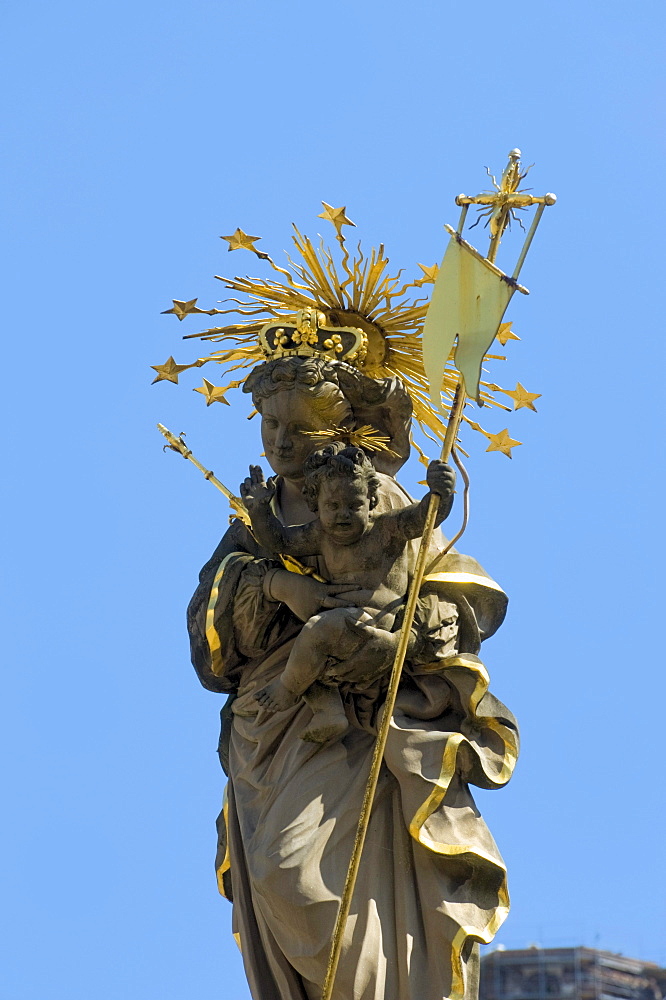 Madonna Fountain Kornmarkt square, Heidelberg, Neckar, Palatinate, Baden-Wuerttemberg, Germany, Europe