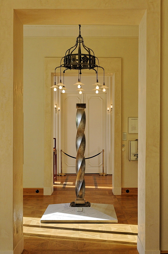 Column made of nickel and steel, twisted by 360 degrees, exhibition in the smaller house of the Villa Huegel mansion, Baldeney district, Essen, North Rhine-Westphalia, Germany, Europe