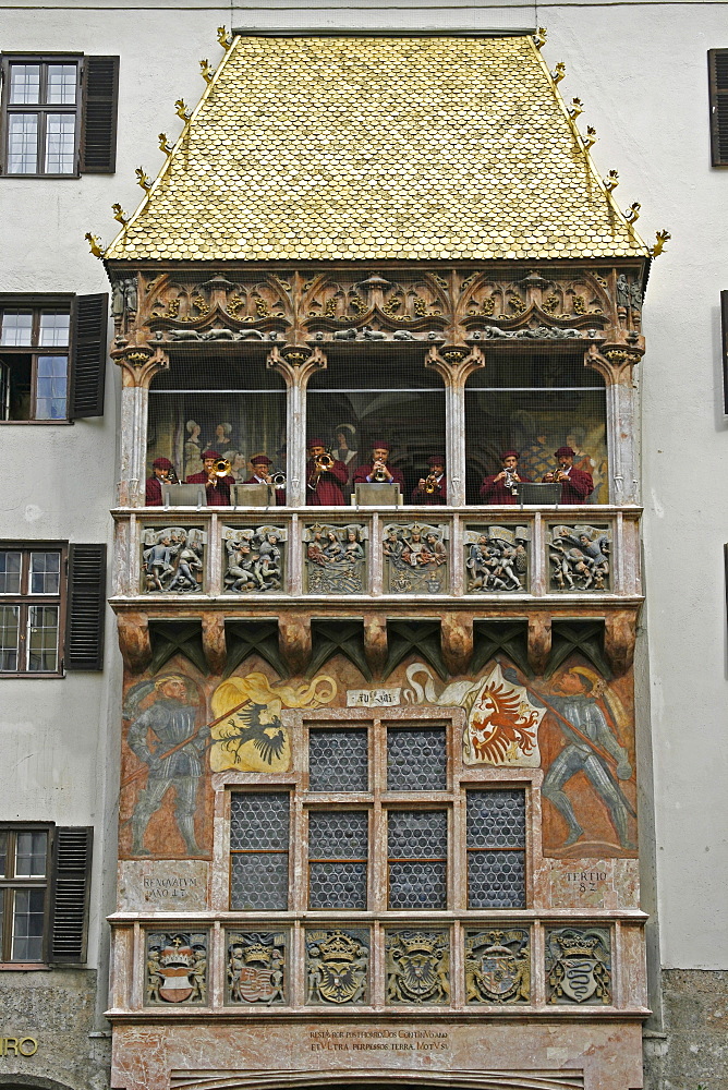 Goldenes Dachl golden roof with medieval costume musicians, figurines, Innsbruck, Tyrol, Austria, Europe