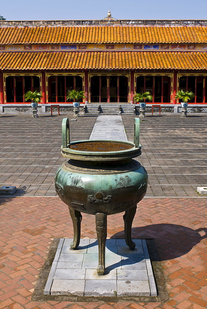 Huge pot on the inner courtyard of the To Mieux temple complex, Hue, Vietnam, Asia