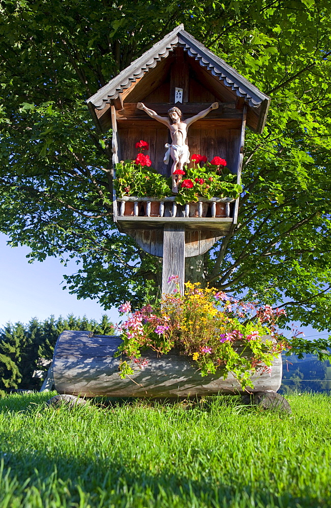 Wood shrine with crucifix, Almenland area, Styria, Austria, Europe