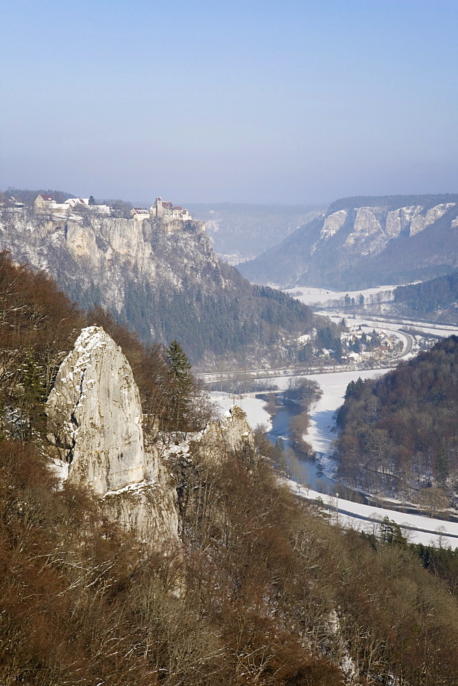 View from the Eichfelsen rock on Schloss Werenwag castle and the Danube valley, Naturpark Obere Donau nature park, Swabian Alb, Baden-Wuerttemberg, Germany, Europe