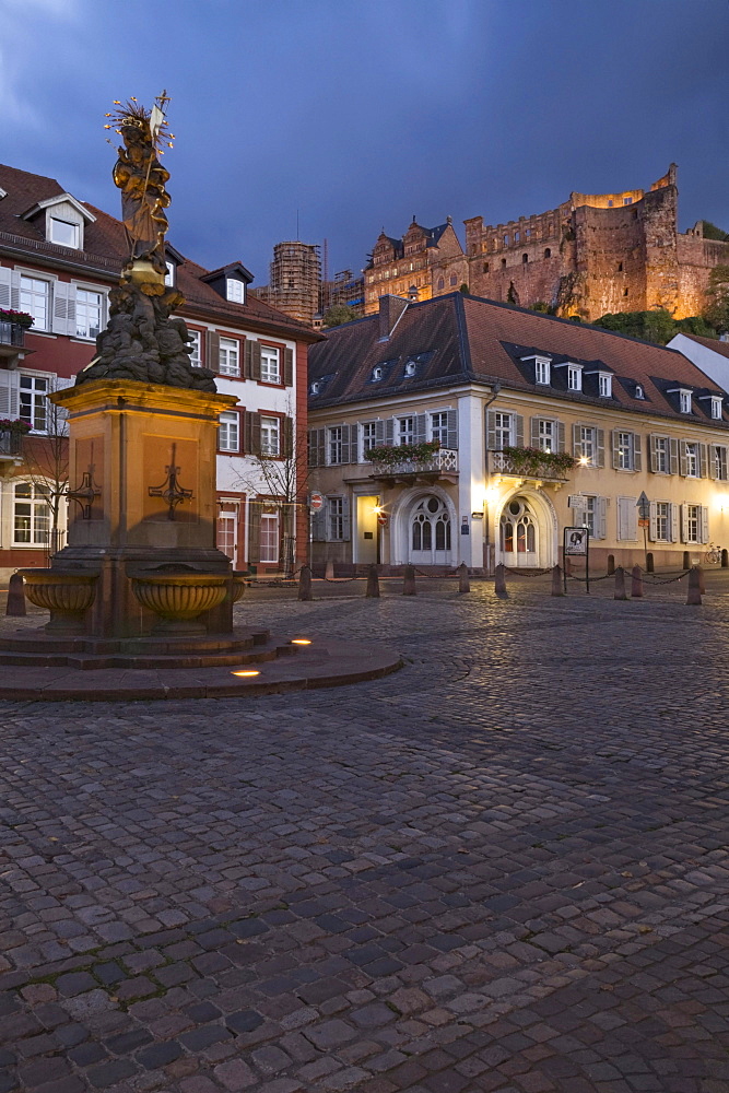 Kornmarkt square with the castle ruins, Heidelberg, Baden-Wuerttemberg, Germany, Europe