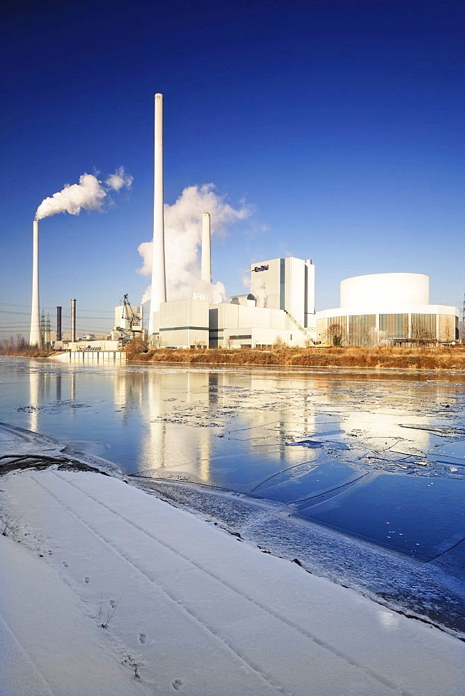 Frozen Neckar River in front of a power plant, Altbach, Baden-Wuerttemberg, Germany, Europe