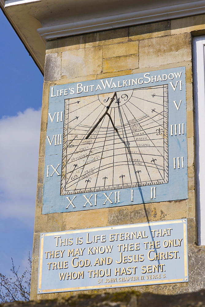 Sundial on Malmesbury House, Salisbury Cathedral Close, Salisbury, Wiltshire, England, United Kingdom, Europe