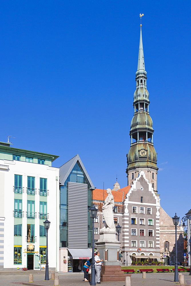 Roland's statue, St Peter's Church, Peterbaznica, Town Hall Square, Ratslaukums, old town, Vecriga, Riga, Latvia, Northern Europe