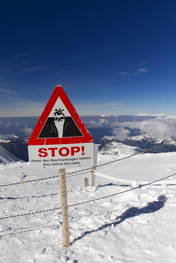 Warning sign, Jungfraujoch, Bernese Oberland, Canton of Bern, Switzerland, Europe