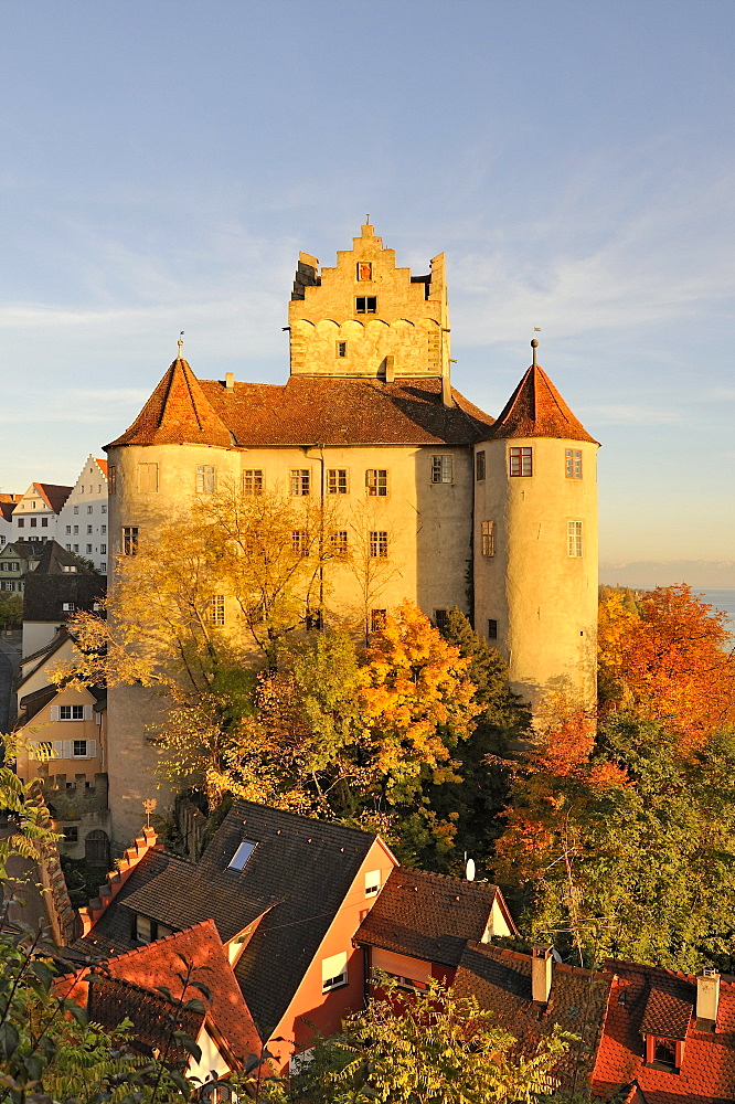 View down to the historic town centre of Meersburg with the historical castle, Lake Constance district, Baden-Wuerttemberg, Germany, Europe