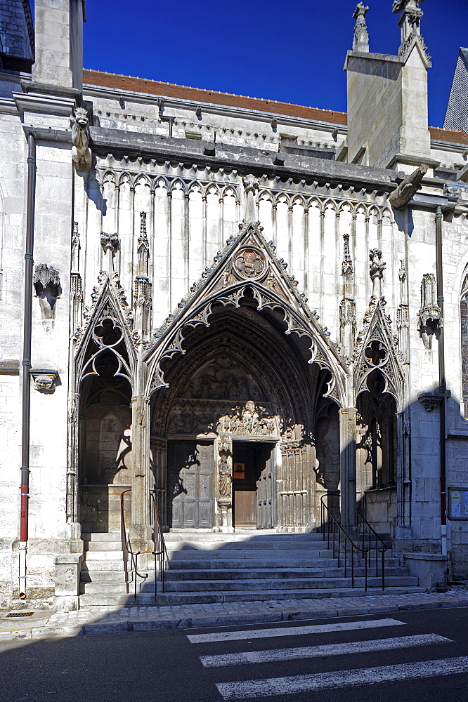 Basilique Saint Jean le Baptiste basilica, Chaumont, Champagne, France, Europe