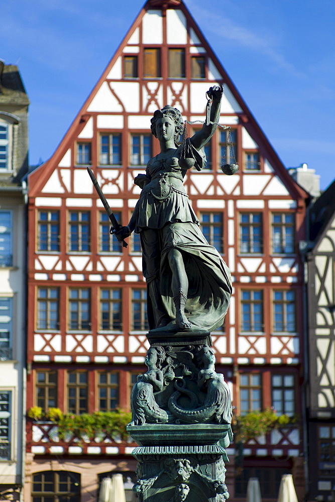 Silhouette, Justitia statue, old Roman goddess of justice, Roemerberg square, Frankfurt, Hessen, Germany, Europe