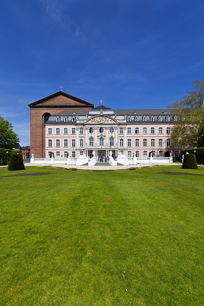 Kurfuerstliches Palais electoral palace, Renaissance and Rococo building, 17th century, residence of the Electors of Trier until 1794, Trier, Rhineland-Palatinate, Germany, Europe