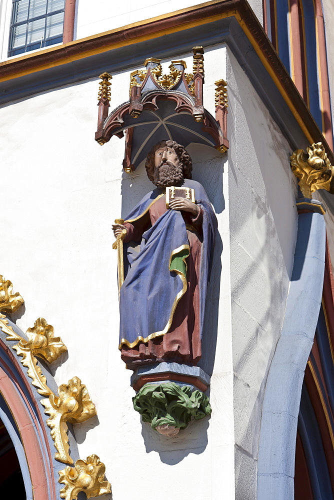 Figure, facade decoration, Hauptmarkt square, Trier, Rhineland-Palatinate, Germany, Europe