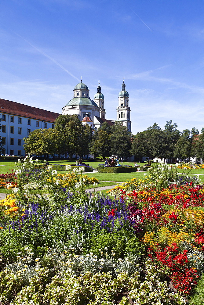 Looking through the park towards the Basilica of St. Lorenz, a former Benedictine abbey church of the Prince Abbot of Kempten, today the Parish Church of St. Lorenz, Diocese of Augsburg, Residenz Square, Kempten, Lower Allgaeu, Allgaeu, Swabia, Bavaria, G