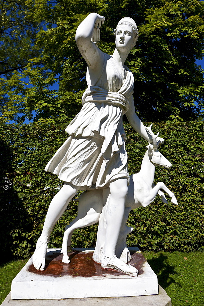 Statue of the goddess Diana, Schloss Fantaisie palace gardens, Bayreuth, Upper Franconia, Bavaria, Germany, Europe