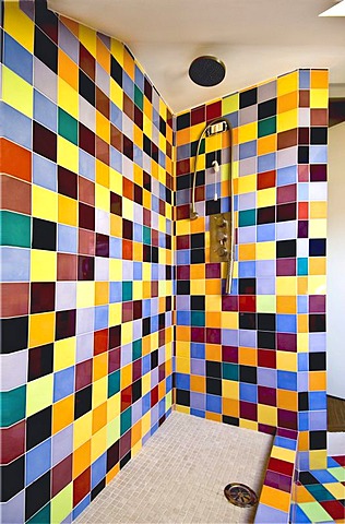 Showcase shower, colourful tiles