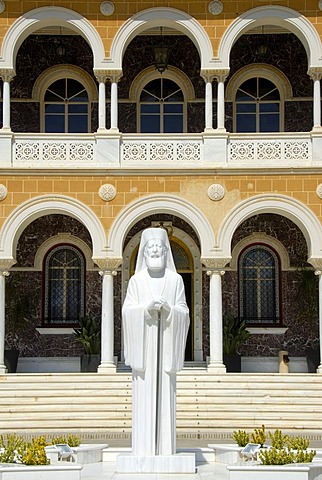 New statue, white marble, Archbishop and President Makarios III, Archbishop's Palace, Nicosia, Lefkosia, Southern Cyprus, Republic of Cyprus, Mediterranean Sea, Europe