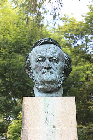 Richard Wagner bust in the park in front of the Bayreuth Festspielhaus or Bayreuth Festival Theatre, Bayreuth, Upper Franconia, Bavaria, Germany, Europe