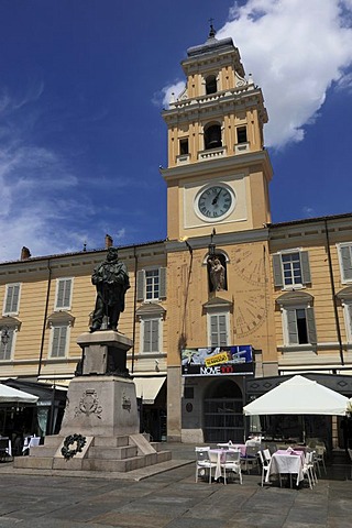 Garibaldi statue in front of the Palazzo del Governatore, Governor's Palace, on Piazza Garibaldi square, Parma, Emilia Romagna, Italy, Europe