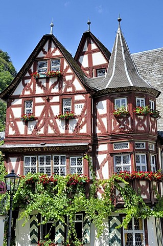 Altes Haus, Old House, from 1368, one of the largest medieval half-timbered houses on the Rhine, UNESCO World Heritage Site, Upper Middle Rhine Valley, Bacharach, Rhineland Palatinate, Germany, Europe