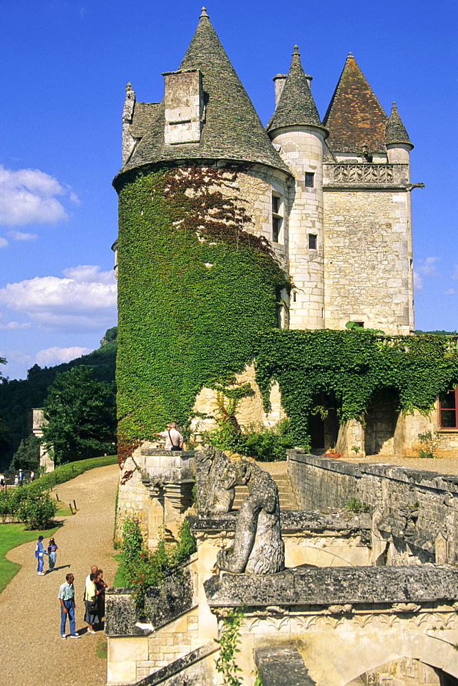 Chateau des Milandes castle near Castelnaud-la-Chapelle, Departement Dordogne, Region Aquitaine, France, Europe