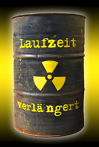 Rusty barrel with a radiation warning symbol and lettering "Laufzeit verlaengert", German for "extended runtime"