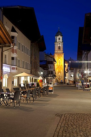 Parish church of St. Peter and Paul, blue hour, Obermarkt square, Mittenwald, Upper Bavaria, Bavaria, Germany, Europe