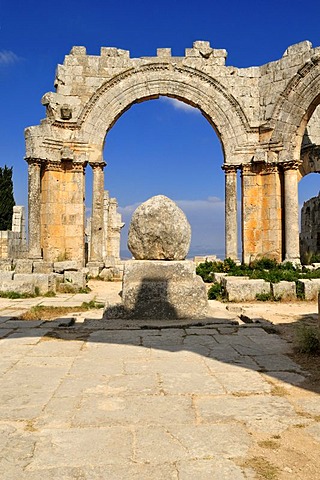 Ruin of Saint Simeon Monastery, Qala'at Samaan, Qalaat Seman archeological site, Dead Cities, Syria, Middle East, West Asia