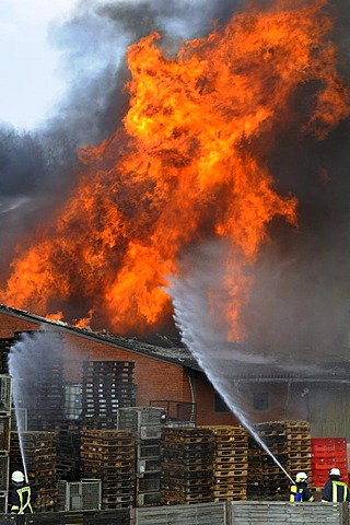 Large fire at a storehouse, Wildeshausen, administrative district of Oldenburg, Lower Saxony, Germany, Europe