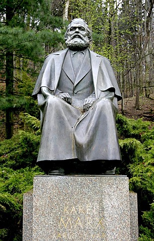 Statue of Karl Marx, Karlsbad, Karlovy Vary, Czech Republic, Europe