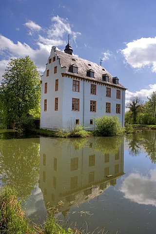 Schloss Metternich moated castle, Weilerswist, North Rhine-Westphalia, Germany, Europe