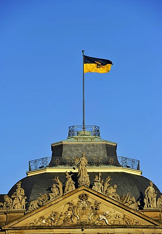 Baden-Wuerttemberg flag on the tympanum over the main entrance, Neues Schloss castle, Schlossplatz, Stuttgart, Baden-Wuerttemberg, Germany, Europe