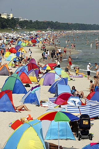 Beach in the seaside resort and spa town of Binz, Ruegen island, Mecklenburg-Western Pomerania, Germany, Europe