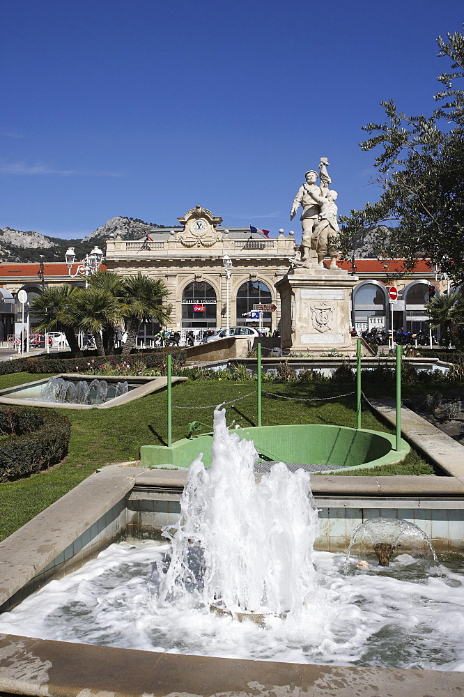 Fountain and monument in front of the Gare de Toulon, Var, Cote d'Azur, France, Europe