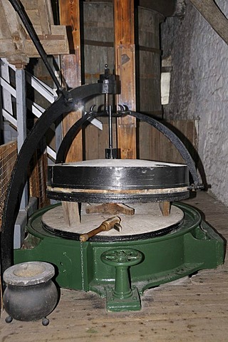 Grinder for unmalted barley, wheat and rye, powered by a water wheel, Locke's Distillery, the oldest licensed whiskey distillery in the world, Kilbeggan, Westmeath, Midlands, Ireland, Europe