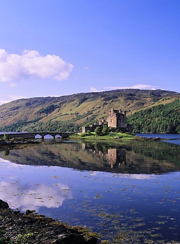 Eilean Donan Castle near Dornie, Western Ross, Loch Alsh, Highlands, Scotland, United Kingdom, Europe