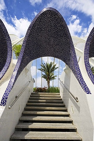 Entrance to the L'Umbracle palm garden, Ciudad de las Artes y las Ciencias City of Arts and Sciences, Valencia, Comunidad Valencia, Spain, Europe