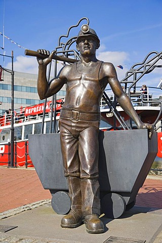 From Pit to Port, bronze statue by John Clinch, Jon Buck, Roath Basin, Cardiff Bay, Cardiff, Caerdydd, South Glamorgan, Wales, United Kingdom, Europe