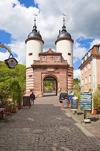 Old Bridge Gate, Old Bridge or Karl-Theodor Bridge at back, Heidelberg, Rhine-Neckar Metropolitan Region, Baden-Wuerttemberg, Germany, Europe