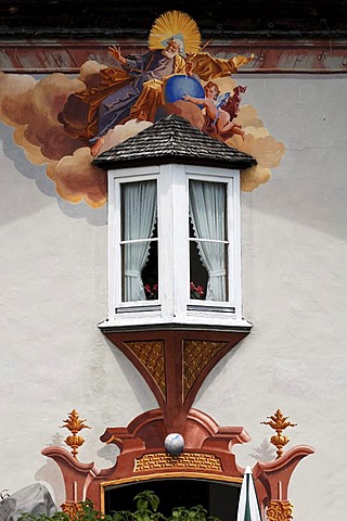 Lueftlmalerei traditional mural over an old bay window, Im Gries 16, Mittenwald, Upper Bavaria, Bavaria, Germany, Europe