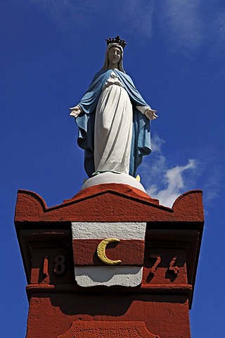 Coloured statue of Mary on a column, 1874, Ingersheim, Alsace, France, Europe