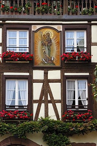 Image of the Virgin Mary on the facade of Maison Loewert, 16th century, rue du General de Gaulle, Kaysersberg, Alsace, France, Europe