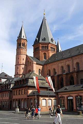 Mainzer Dom cathedral at the Marktplatz square, old town, Mainz, Rhineland-Palatinate, Germany, Europe