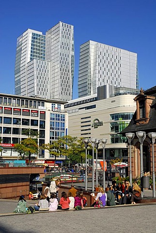 An der Hauptwache square, in the back the modern office tower by KSP Engel and Zimmermann architects in the PalaisQuartier, Palais Quartier, FrankfurtHochVier, Frankfurt Hoch Vier, Frankfurt am Main, Hesse, Germany, Europe